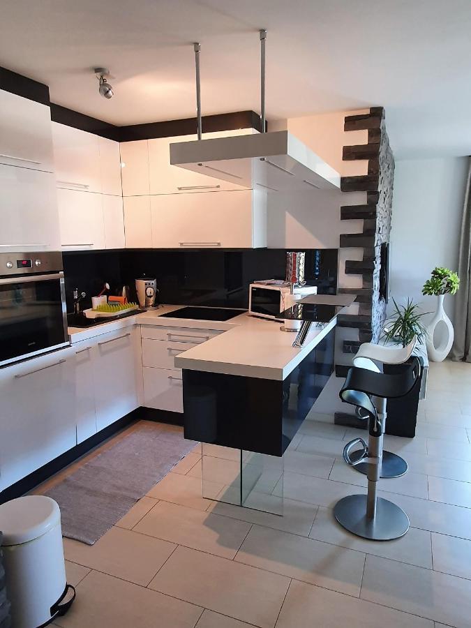 Lucia Exclusive With Parking In The Garage Apartment Porec Exterior photo