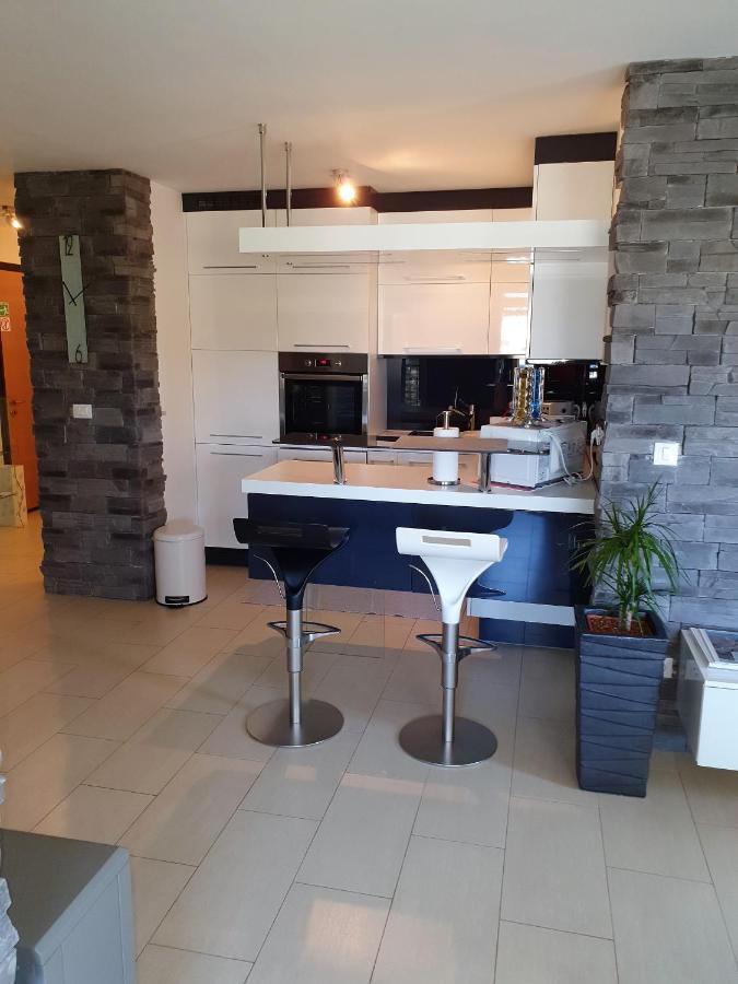 Lucia Exclusive With Parking In The Garage Apartment Porec Exterior photo