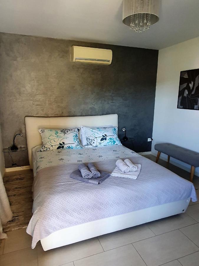 Lucia Exclusive With Parking In The Garage Apartment Porec Exterior photo