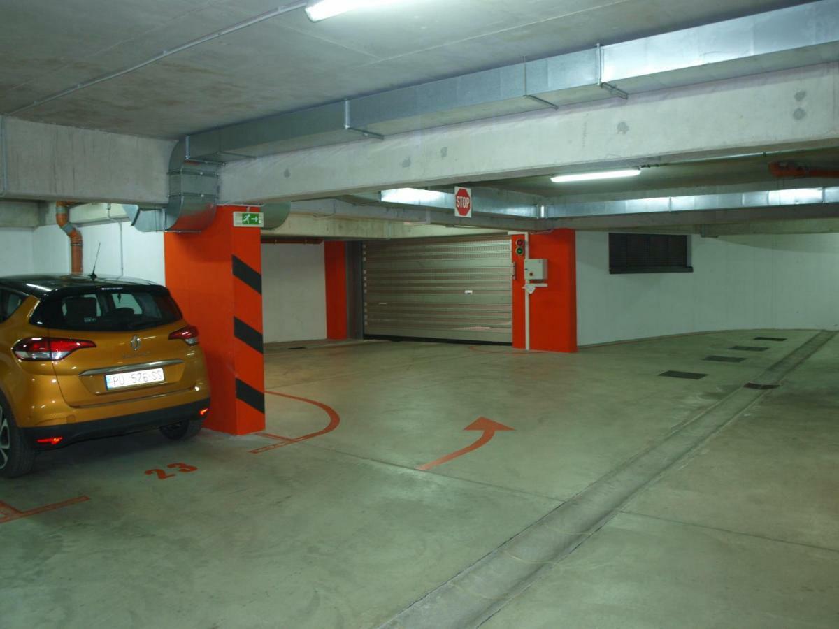 Lucia Exclusive With Parking In The Garage Apartment Porec Exterior photo